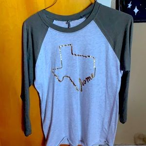 gray long sleeve t texas with saying home